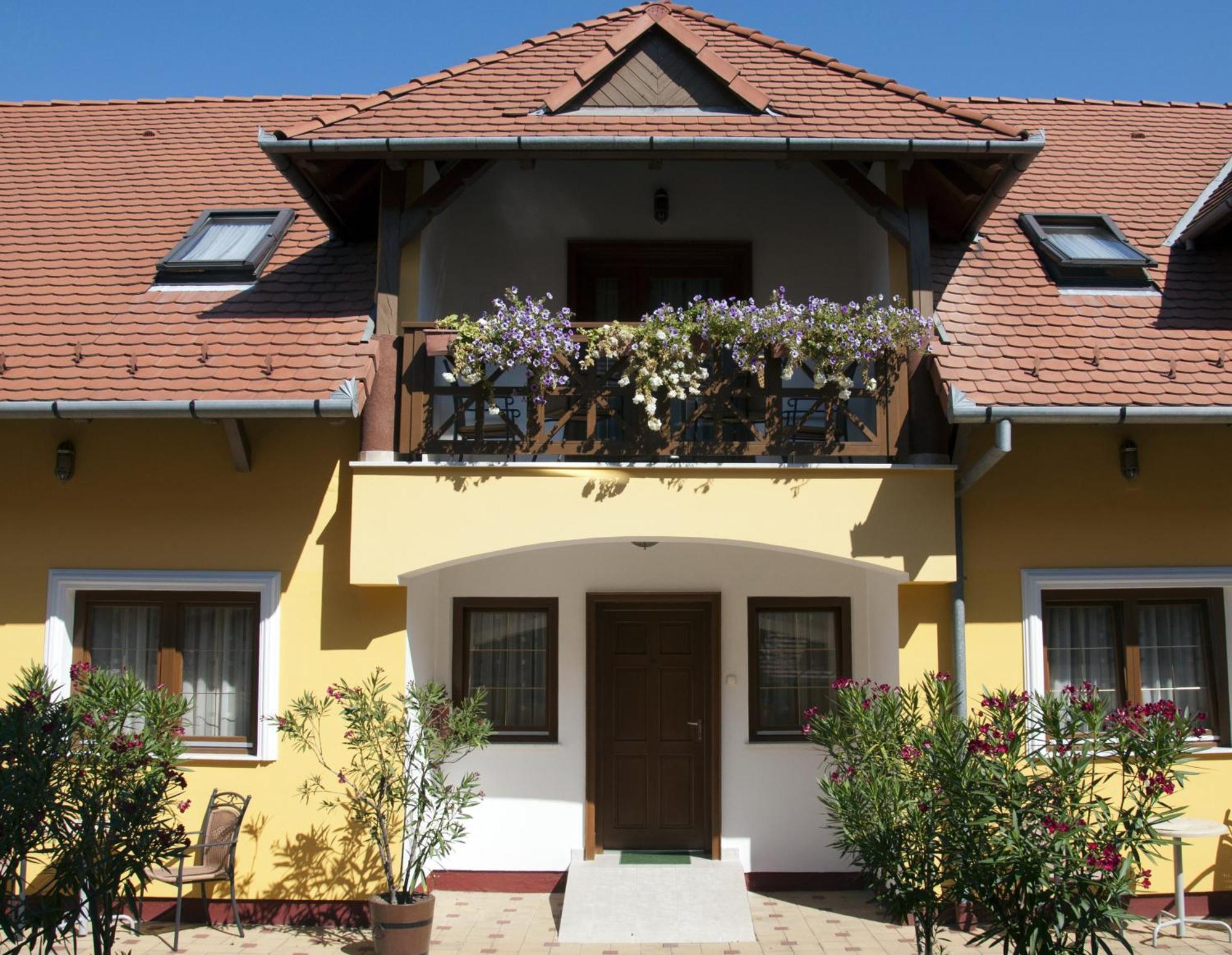Frisko Panzio Bed & Breakfast Zalakaros Exterior photo