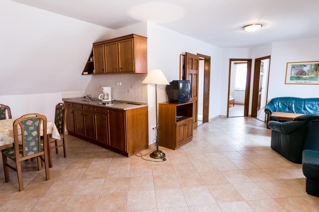 Frisko Panzio Bed & Breakfast Zalakaros Exterior photo